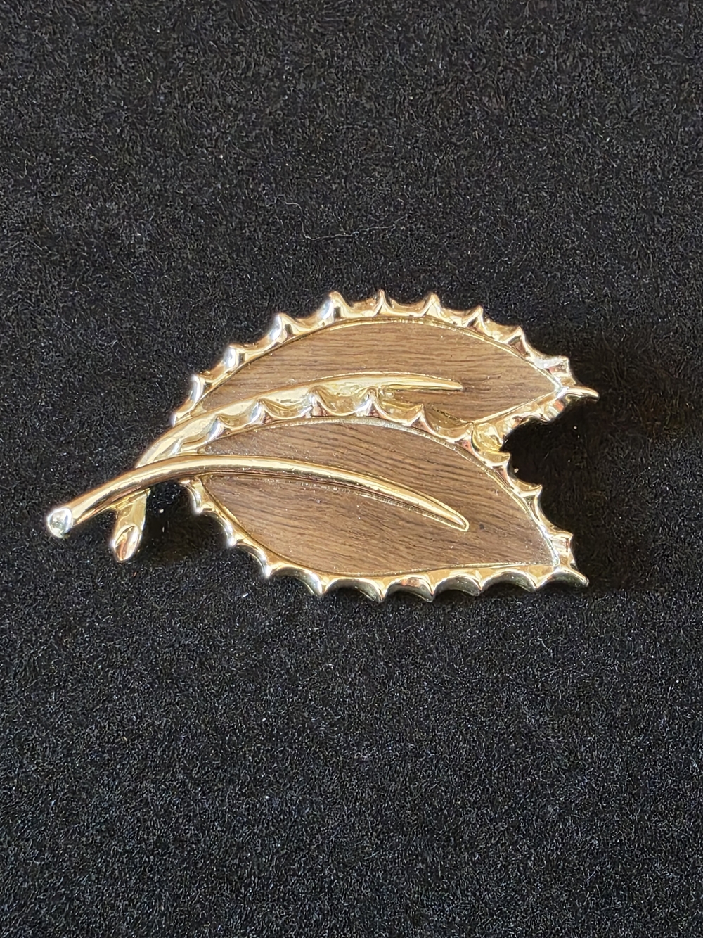Sarah Coventry Gold Tone Leaf Brooch with Brown Enamel